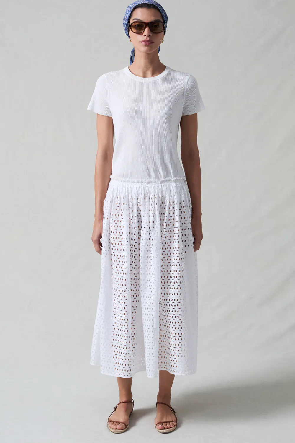 Chan Luu aer Cut Baet kirt White