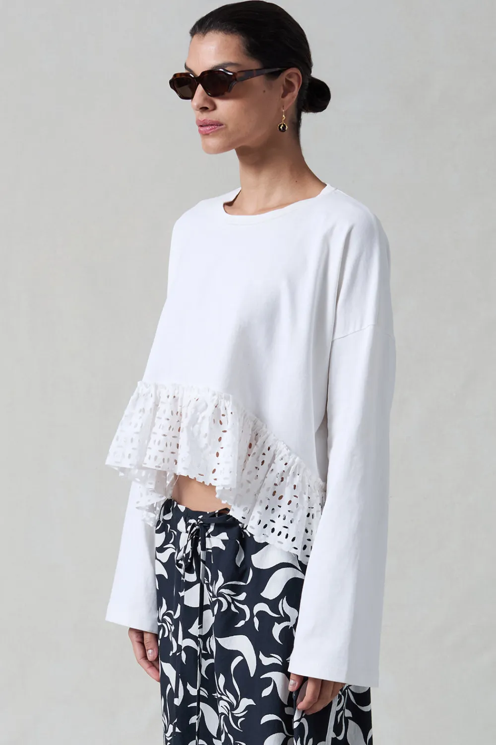 Chan Luu aer Cut High ow ong eeve Tee White
